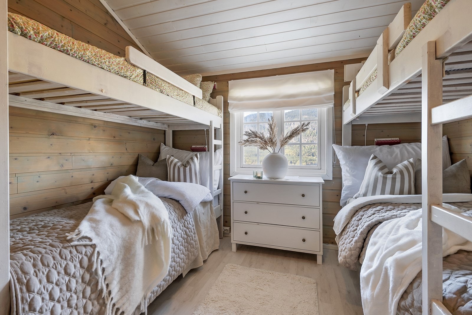 Soverom II. Ikke godkjent rømningsvindu. Galleribilde