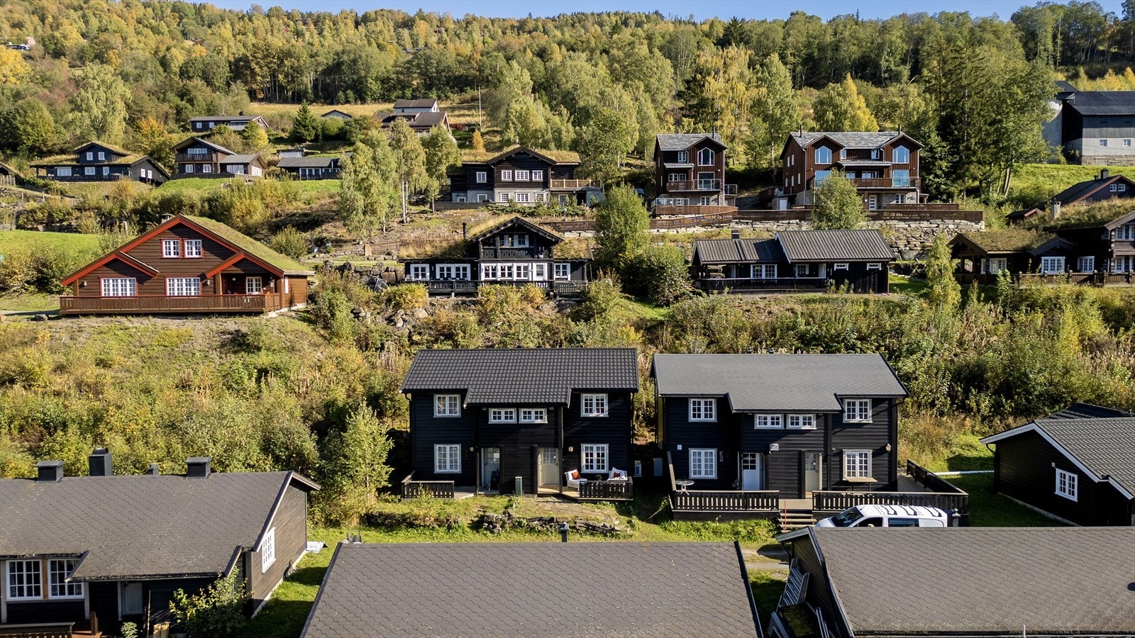 Beliggende i skrånende terreng. Galleribilde