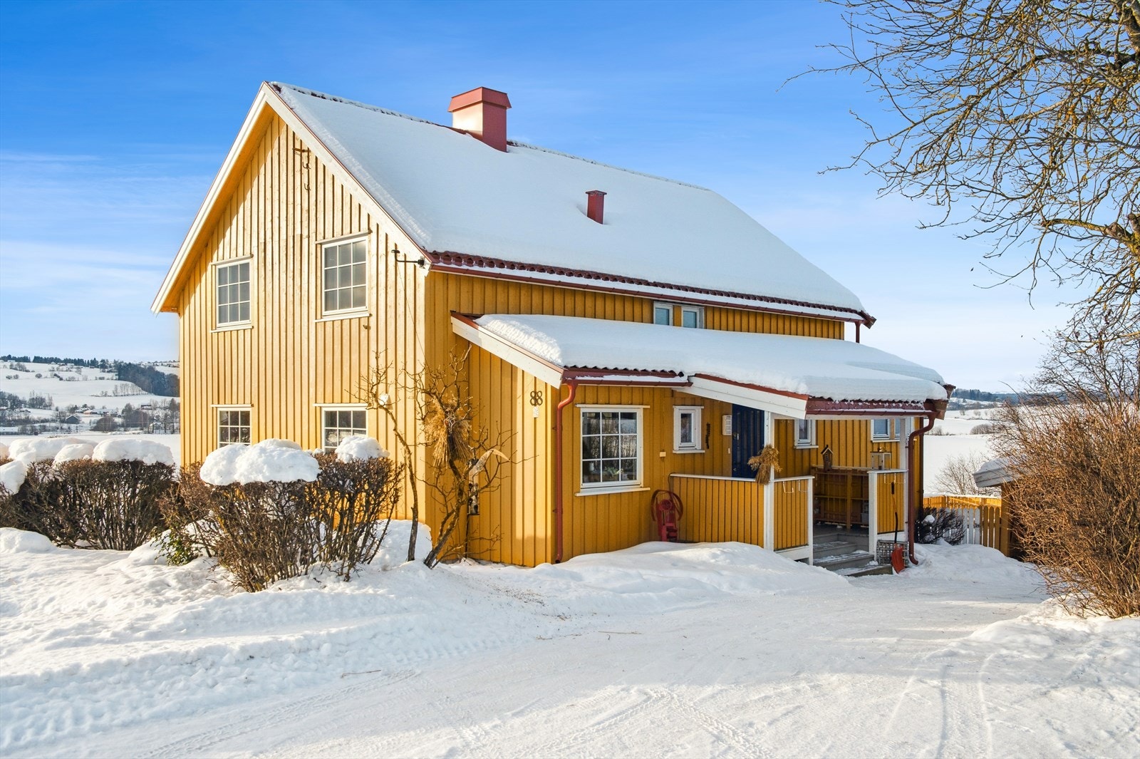 Eneboligen har en flott utsikt og svært gode solforhold. Galleribilde