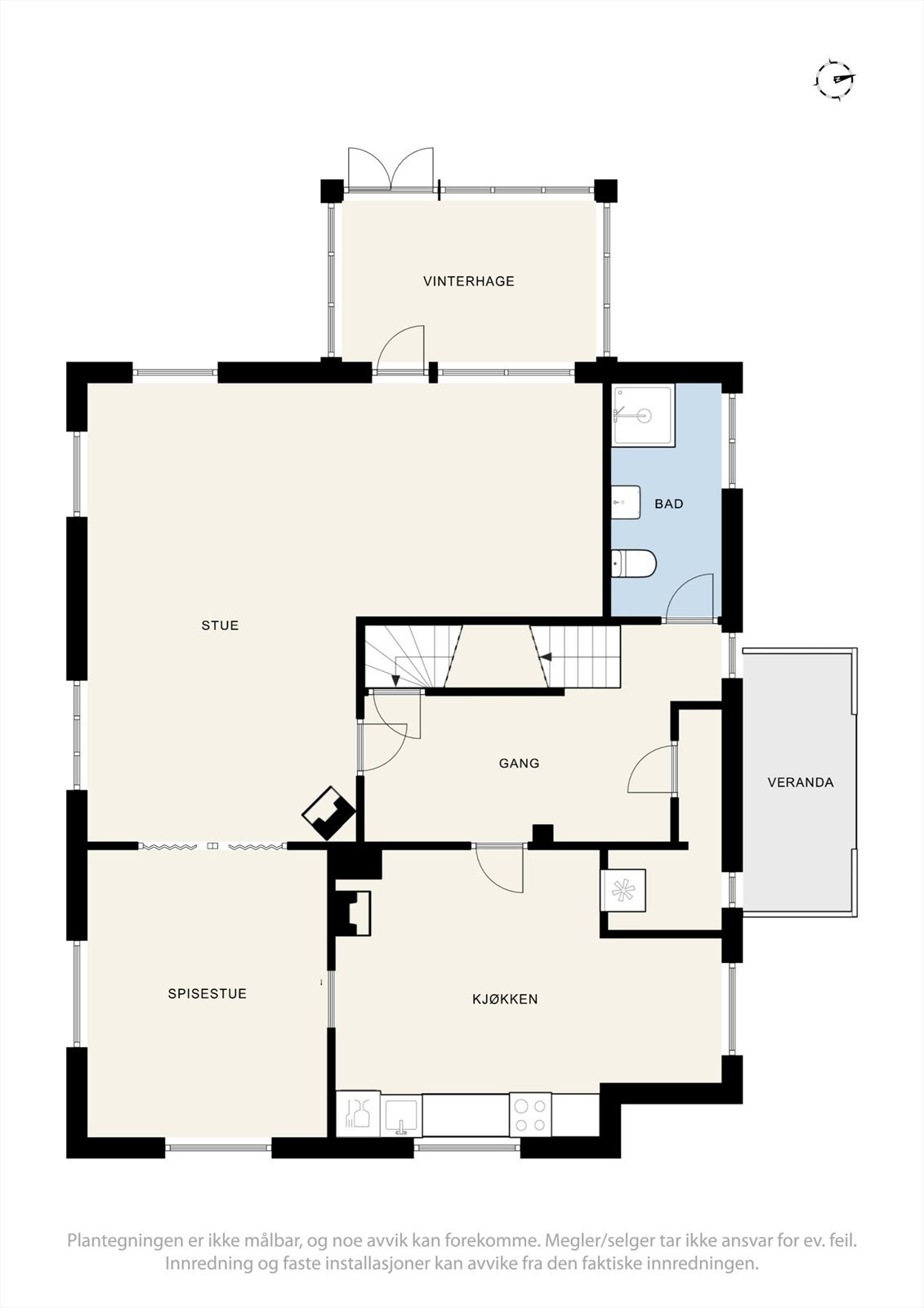 Første etasje har en tradisjonell planløsning med stue, spisestue, kjøkken og bad. Galleribilde