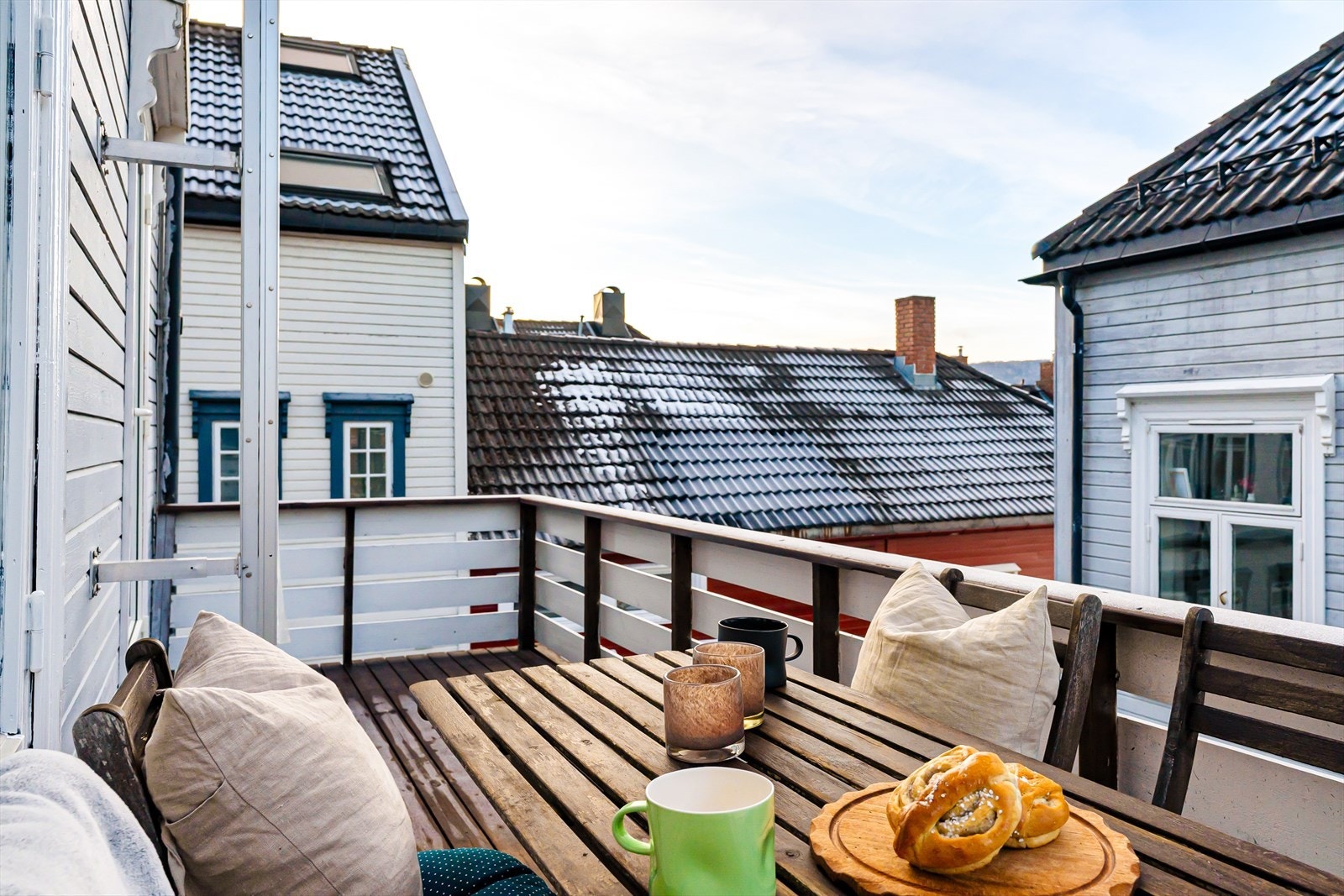 Balkongen har ettermiddagssolen. Her kan sene sommerkvelder nytes. Galleribilde