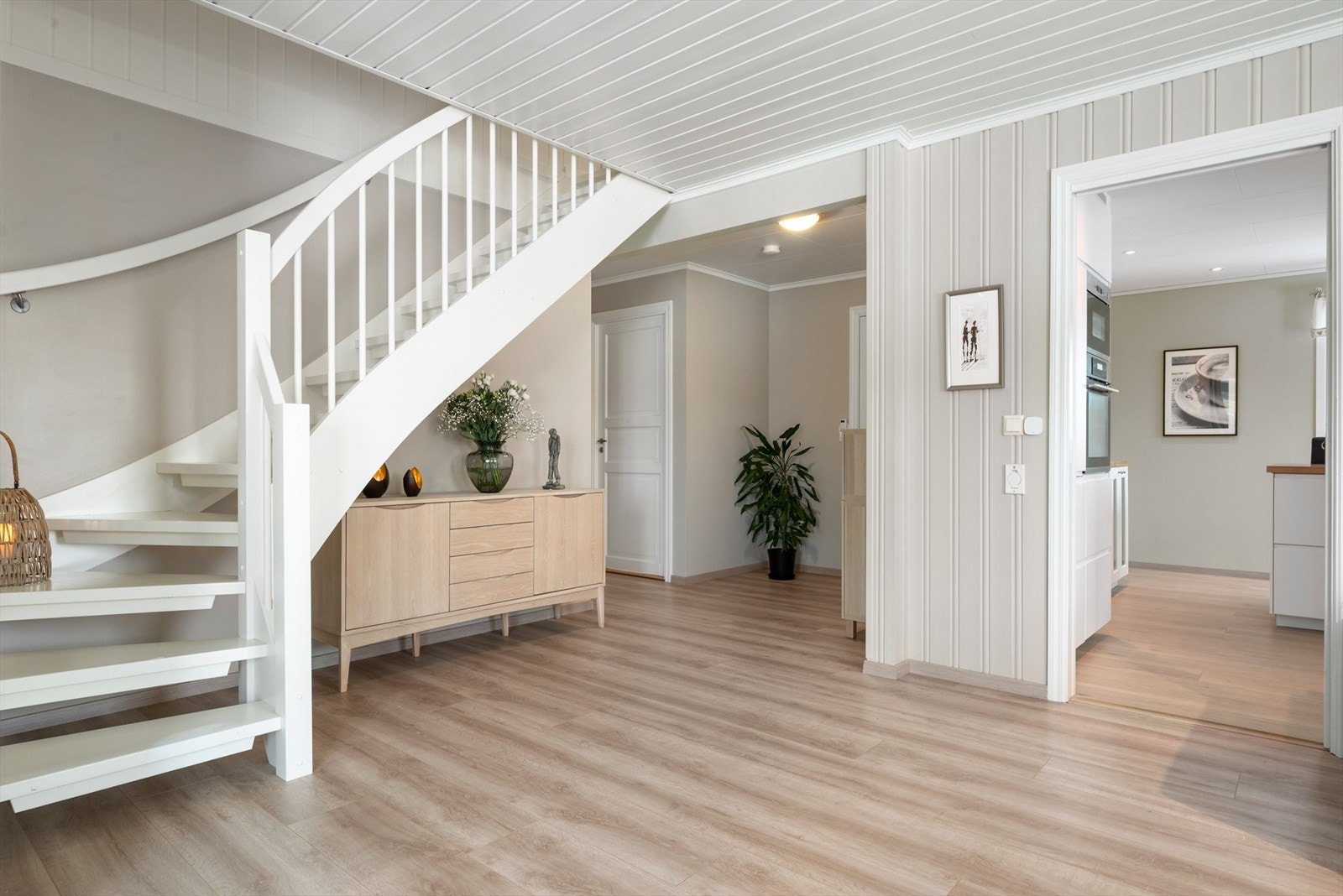 Vi beveger oss videre til loftetasjen. Loftetasjen ble innredet i 2019 (soverom) og 2024(trimrom) Galleribilde