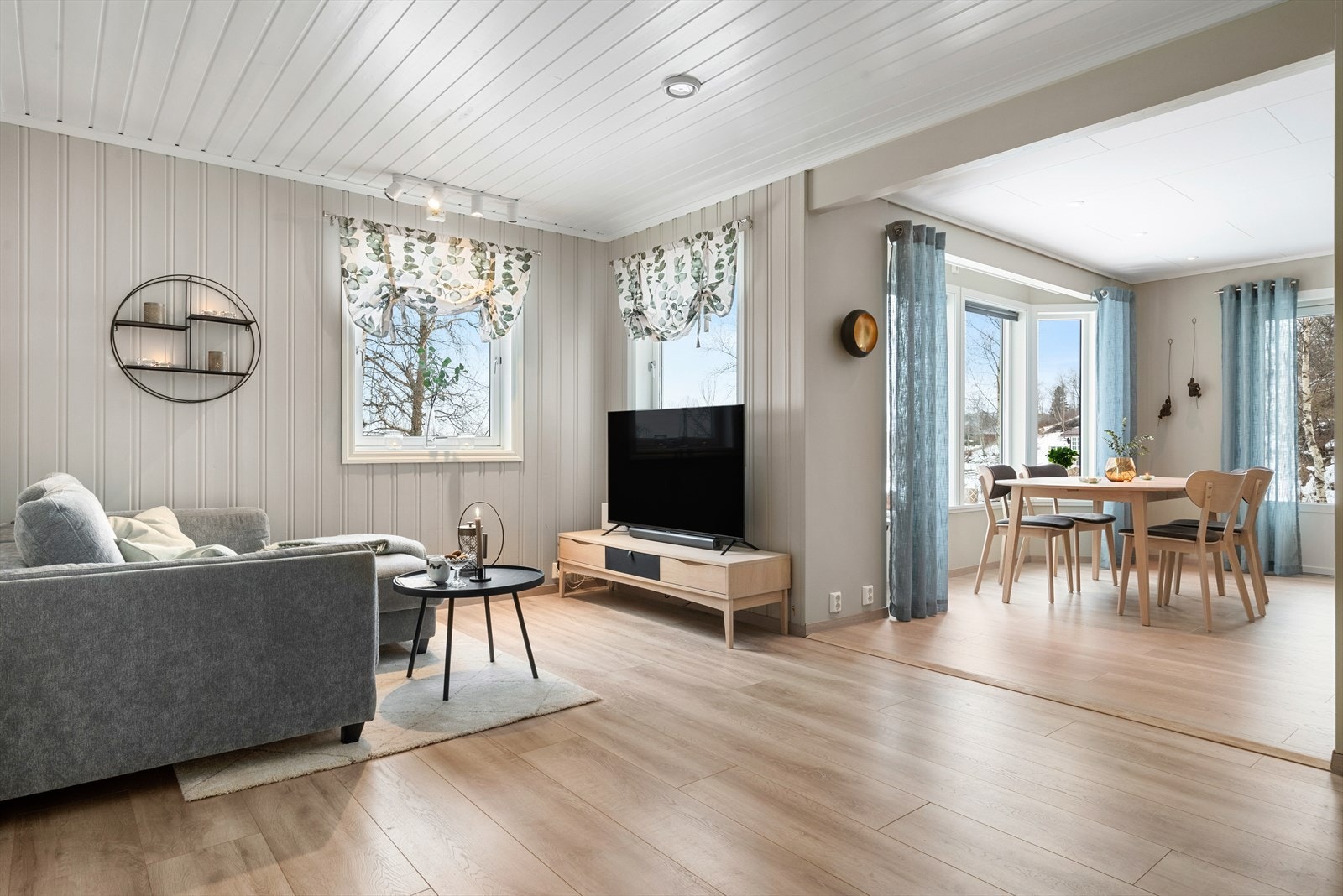 I tilknytting kjøkken og stue/spisestue er det skapt en tv krok/stue. Galleribilde