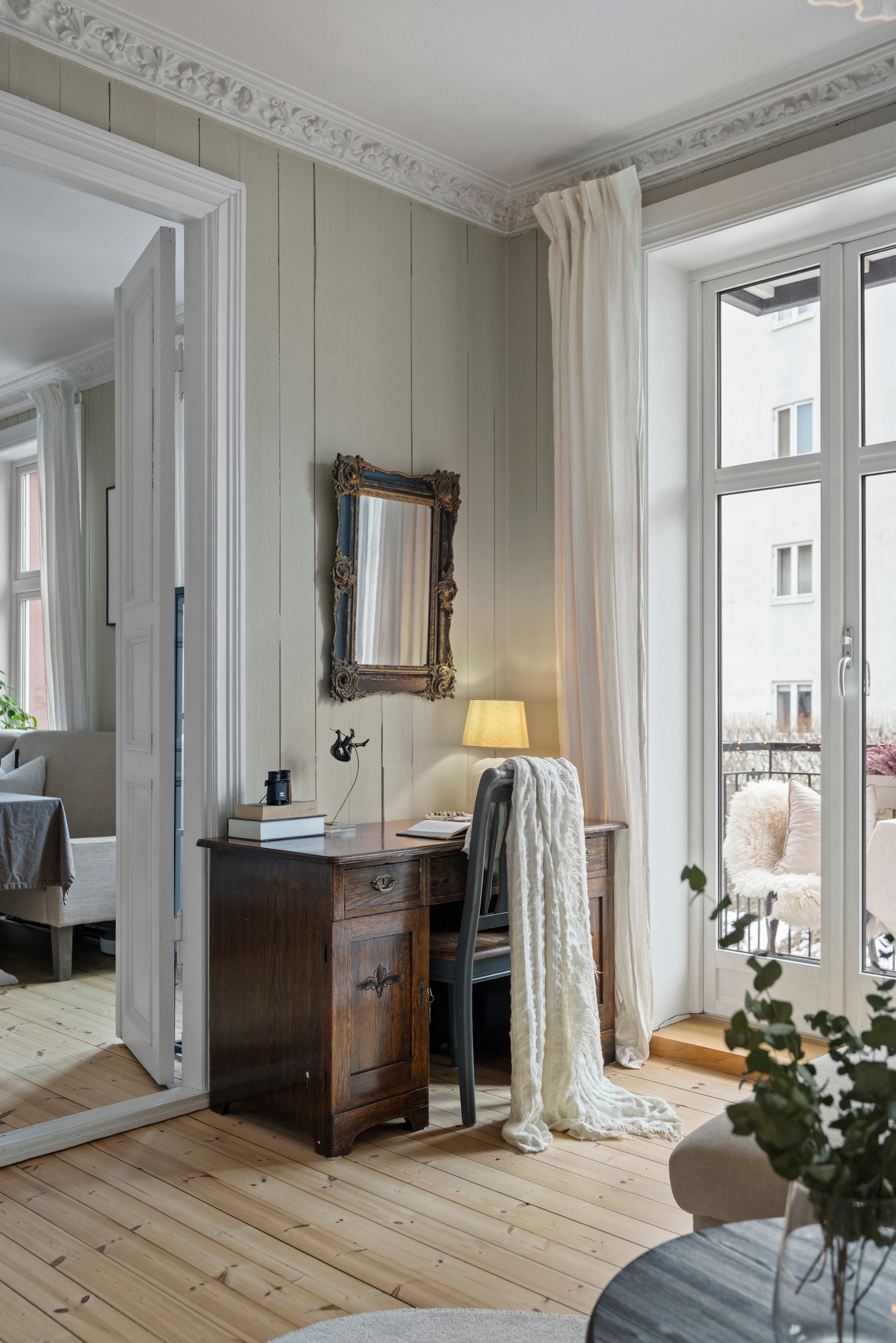 Detalj, her er det også doble dører ut til balkongen. Galleribilde