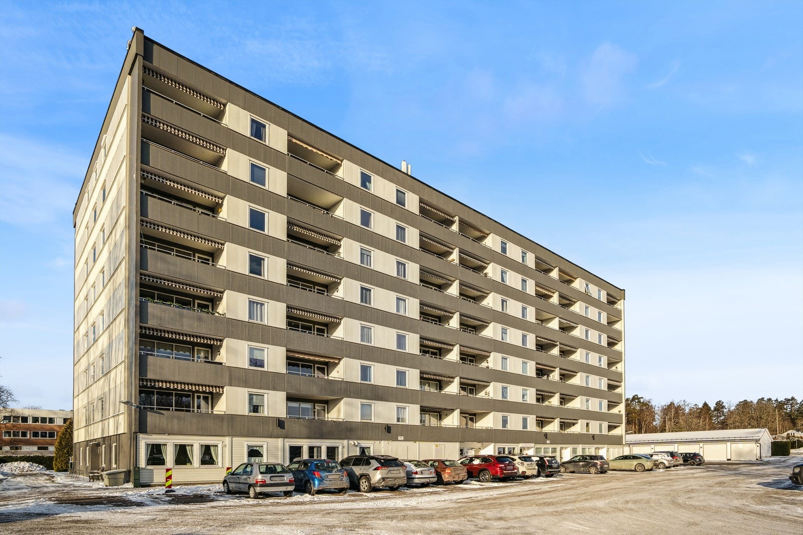 Kjernåsveien 7 A er en lys og moderne andelsleilighet beliggende i 6. etasje i populært og veldrevet borettslag. Galleribilde