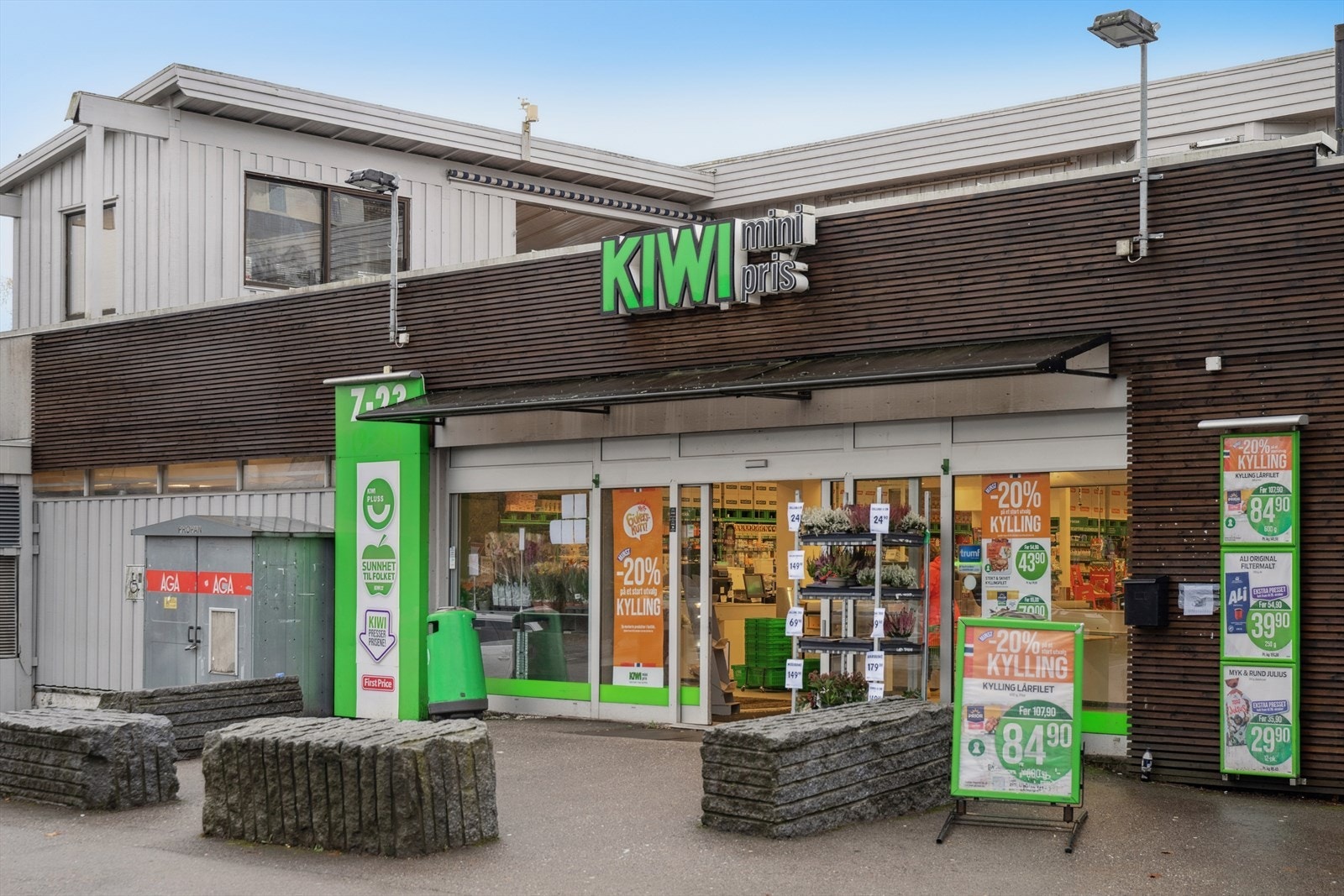 Her bor du med kort gangavstand til dagligvarebutikk, frisør og apotek samtidig som du har umiddelbar tilgang til vakre turområder og skjærgårdsidyll. Galleribilde