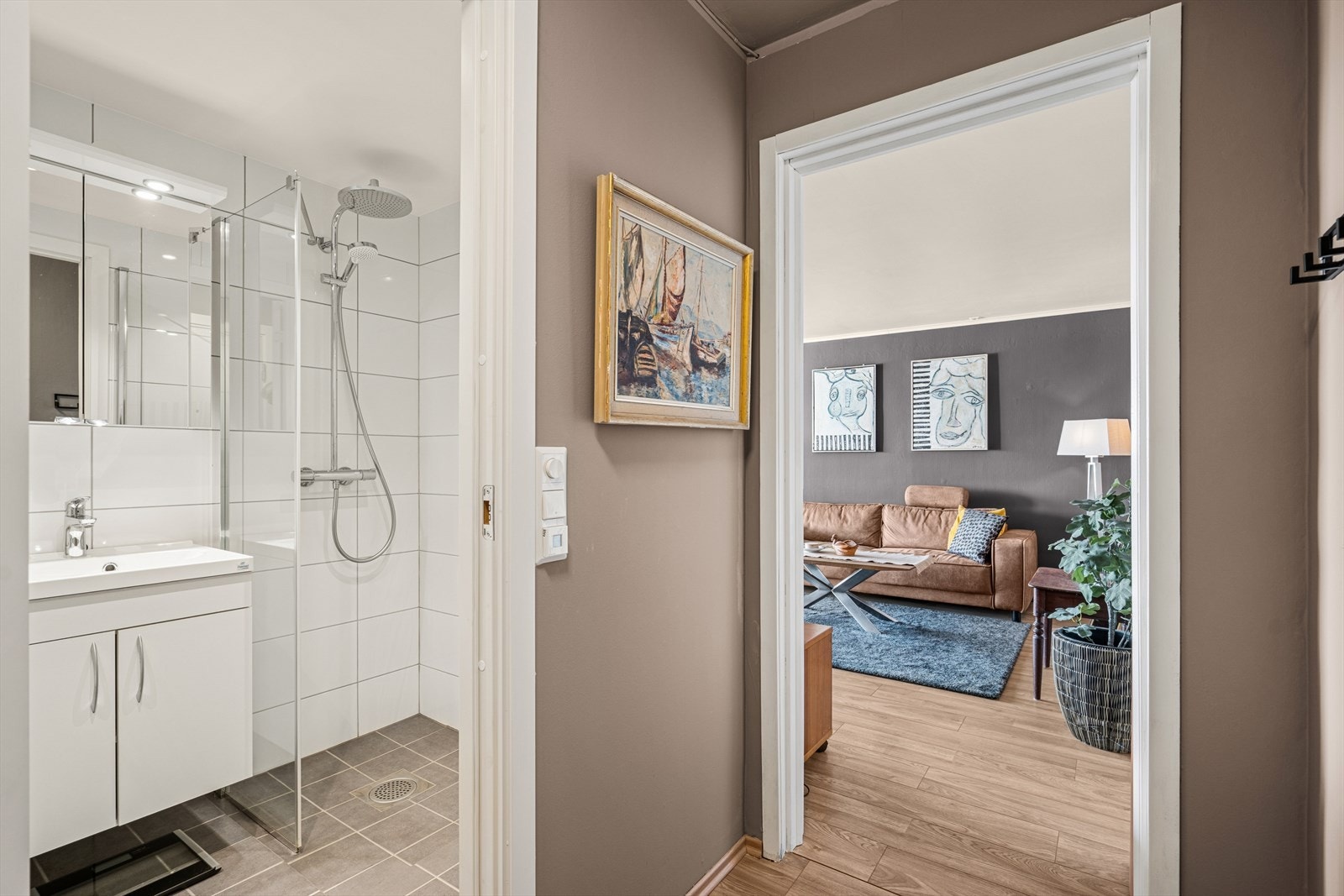 Badet er lett tilgjengelig fra entréen. Galleribilde