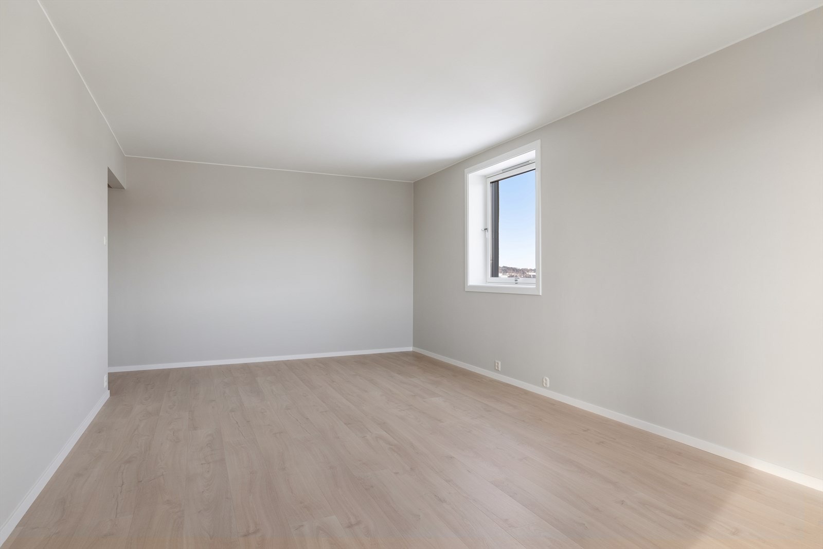 Rommet har en god størrelse som gir fleksibilitet i møbleringen. Galleribilde