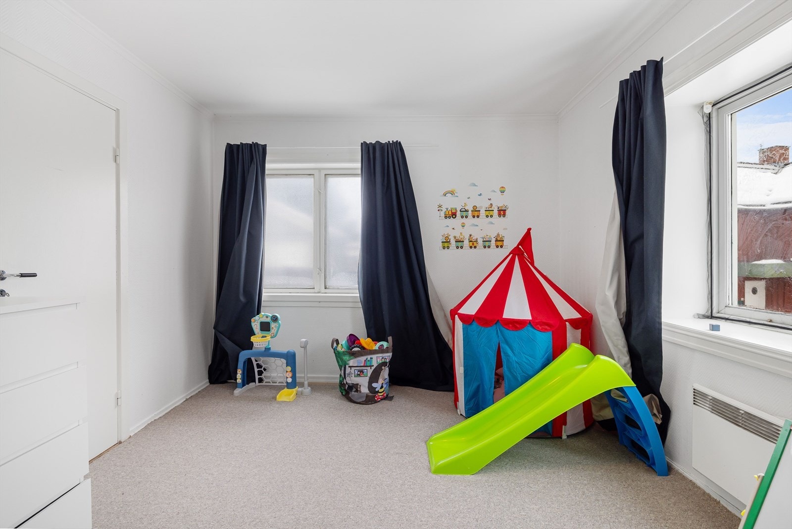 Soverom nummer to er også lyst og romslig. Galleribilde