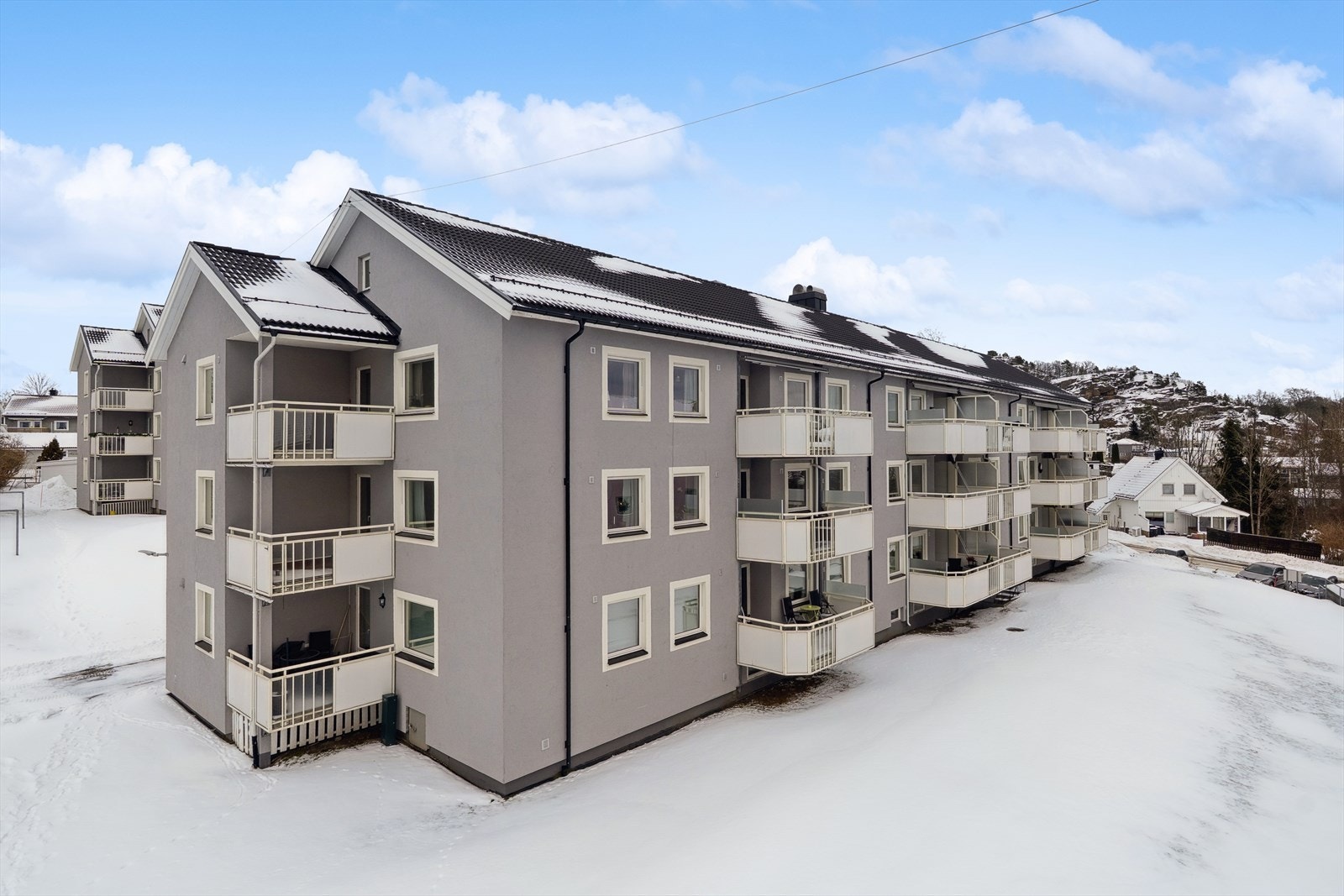 Leiligheten ligger i byggets 2. etasje. Her bor man sentralt og attraktivt til. Galleribilde