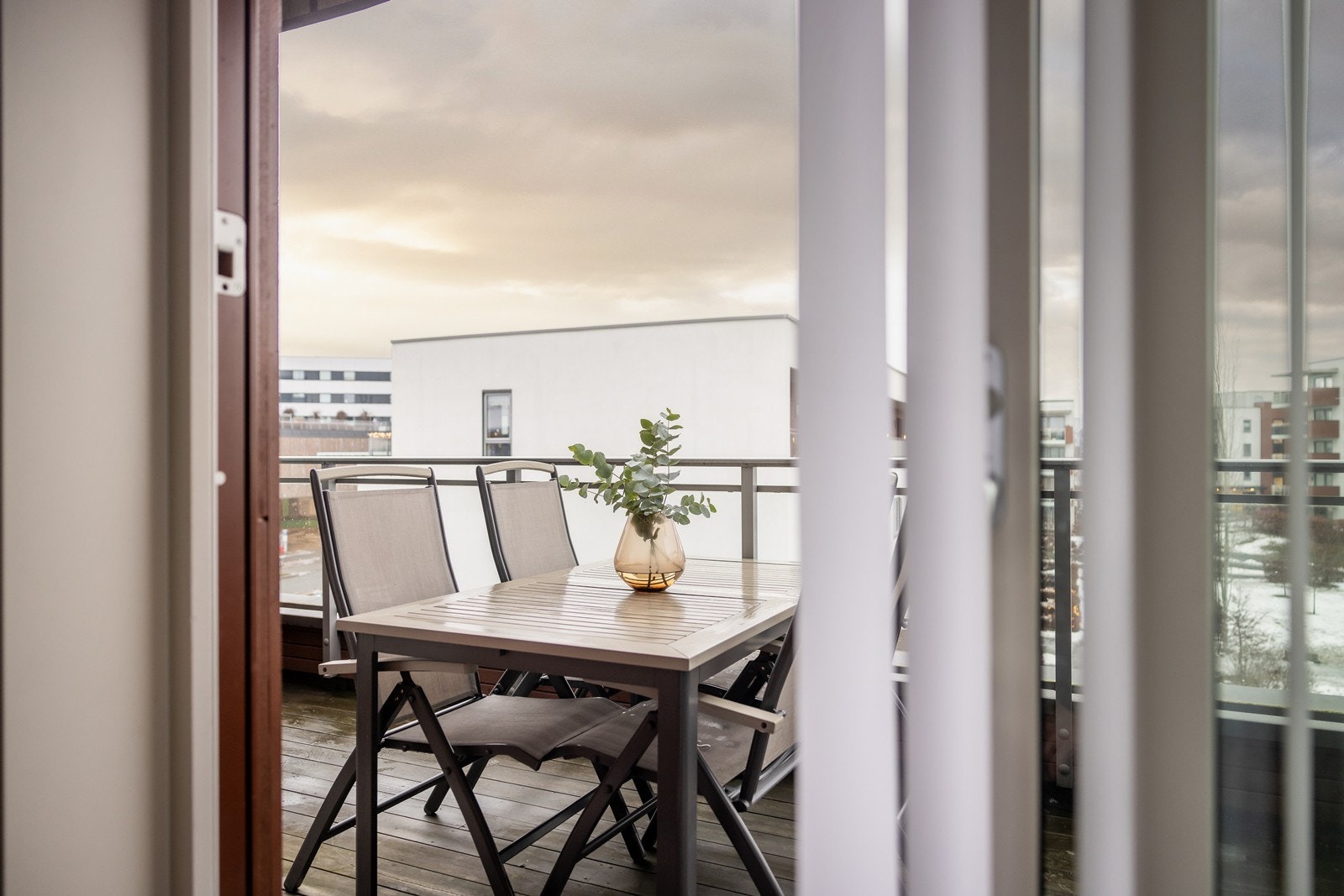 Romslig balkong med god plass.
' Galleribilde