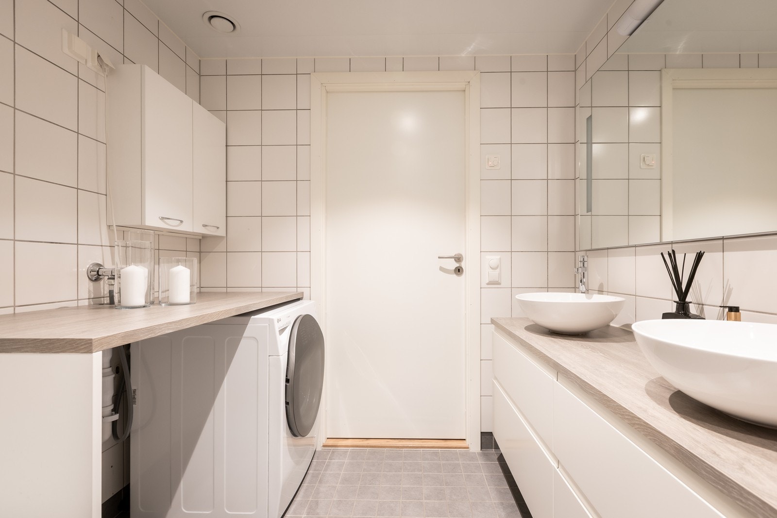 Plass til vaskemaskin og tørketrommel. Galleribilde