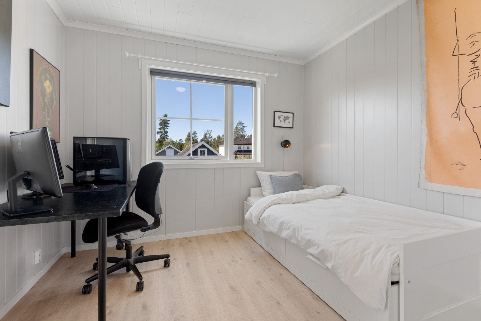 Rommene egner seg like godt som barnerom, hjemmekontor eller gjesterom, og gir fleksible løsninger tilpasset ulike behov. Galleribilde