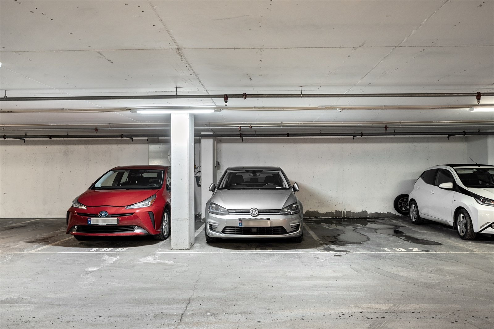 Garasjeplass nr. 101 med lader medfølger - enkel adkomst Galleribilde