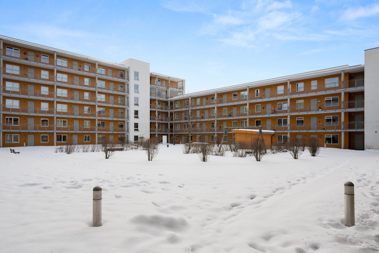 Bakgård Galleribilde