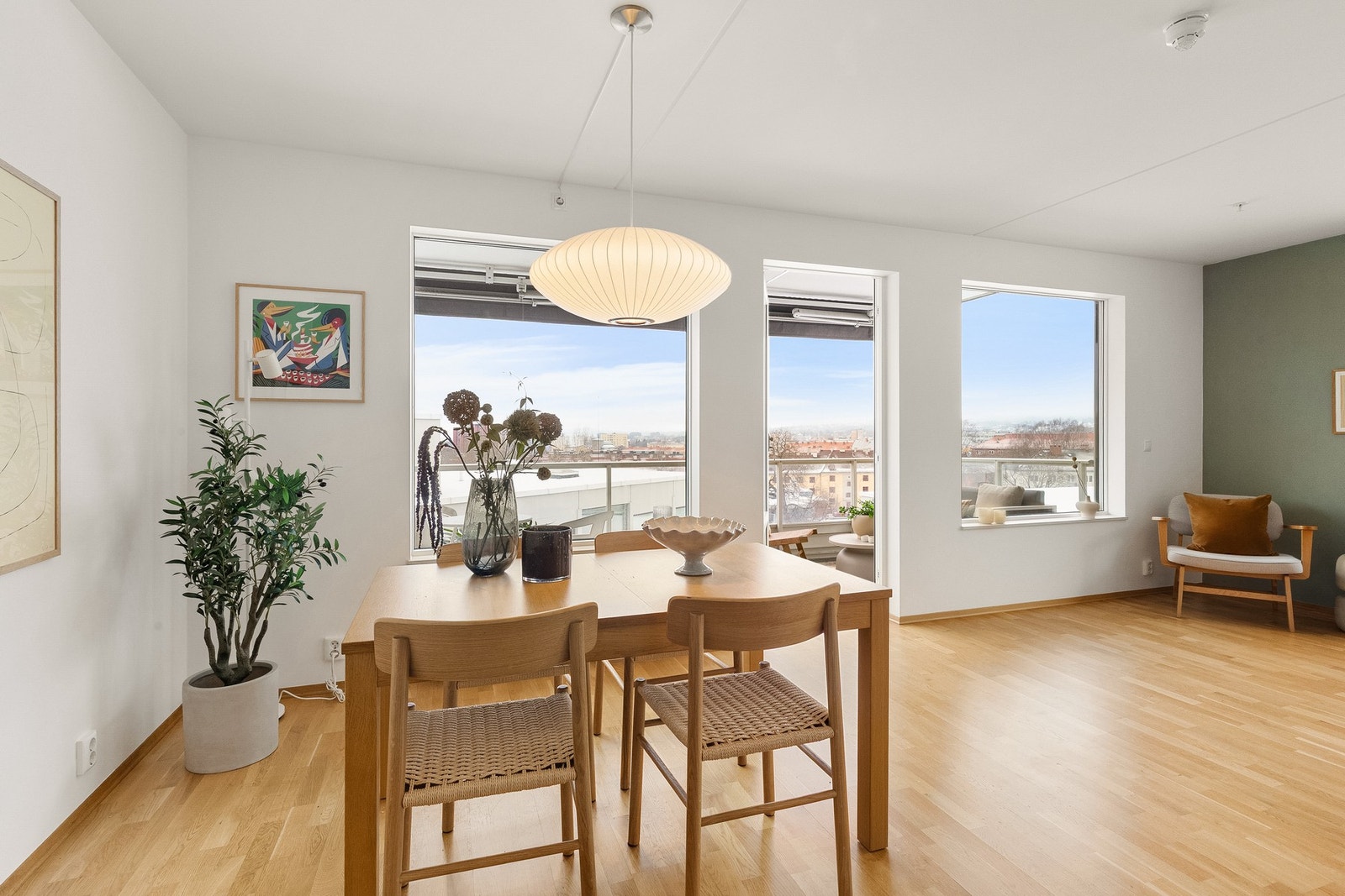 Oppvarming og varmtvann inkludert i felleskostnadene! Galleribilde