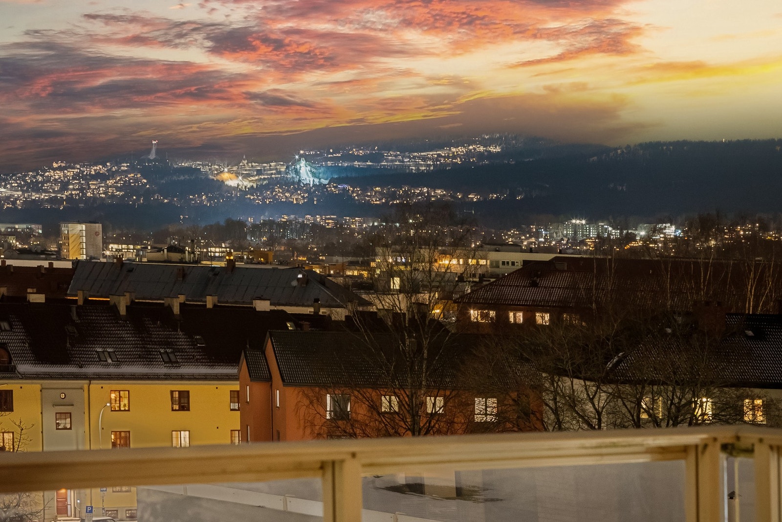 Balkongen har meget god utsikt, fantastiske solforhold og nydelig solnedgang. Galleribilde