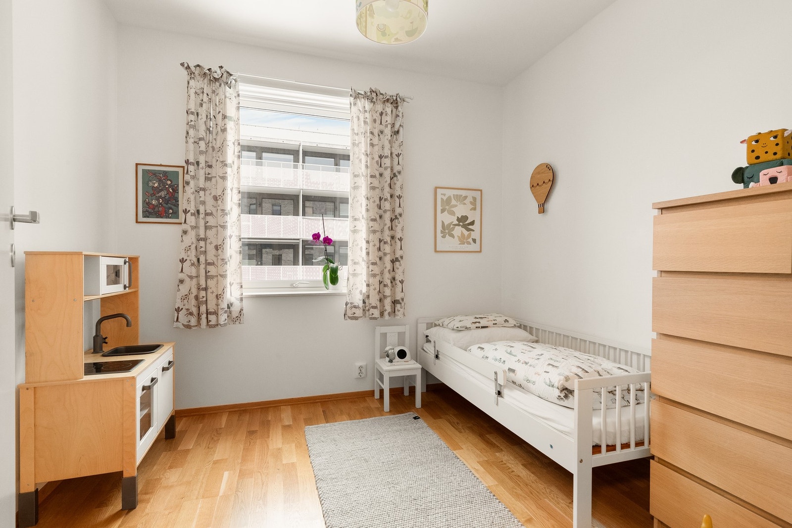 Soverom 3: Soverommene passer perfekt som gjesterom, barnerom, kontor eller en kombinasjon av dette. Galleribilde