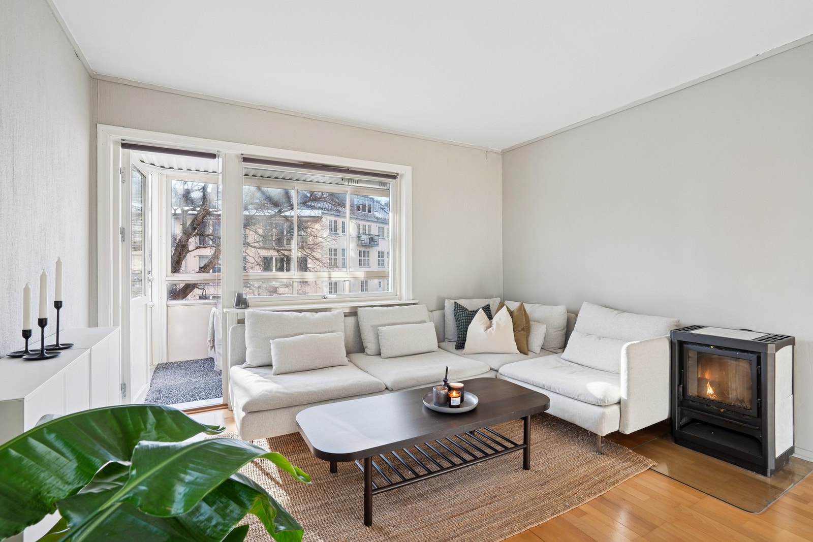 Vedovn i stuen er med på og forsørge den hyggelige atmosfæren i stuen. Galleribilde