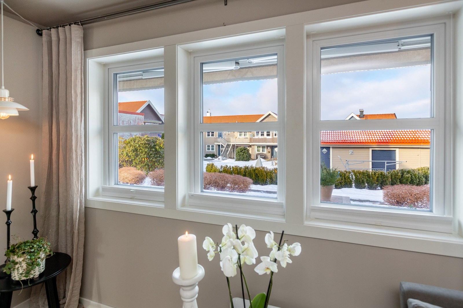 Felles utearealer i borettslaget er veldig hyggelig - og sosialt om man ønsker. Galleribilde