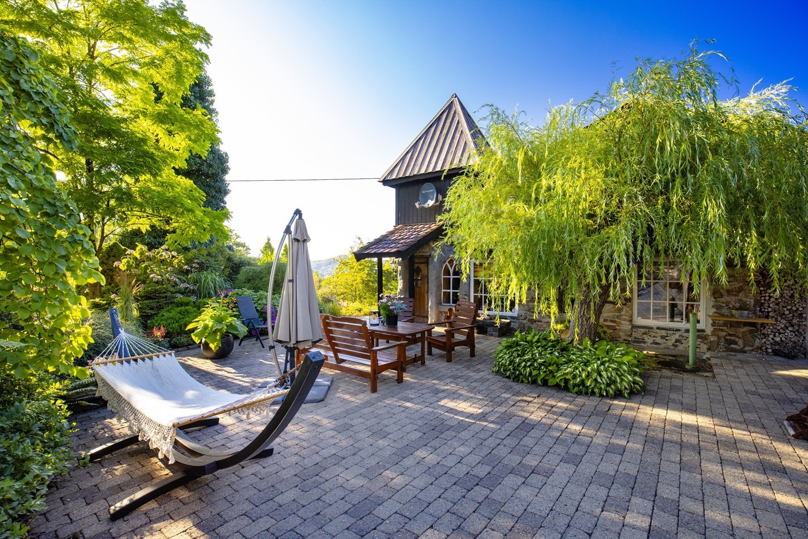 Fin særegen enebolig med praktiske løsninger. Galleribilde