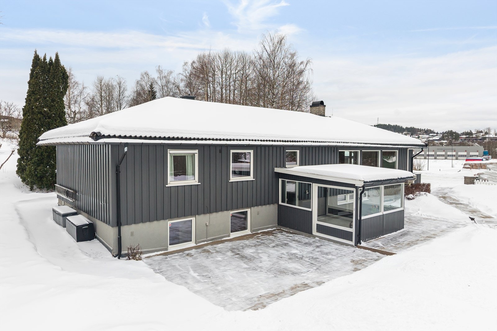 Velkommen til Bjerkelundveien 17, presentert av Håkon Espeseth i Nordvik Asker. Foto: Stener, Eiendomsfoto. Galleribilde