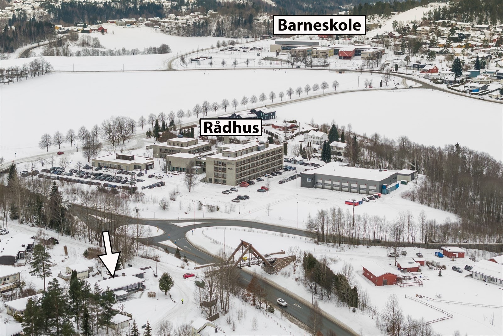 Barneskolen ligger også i umiddelbar nærhet. Galleribilde