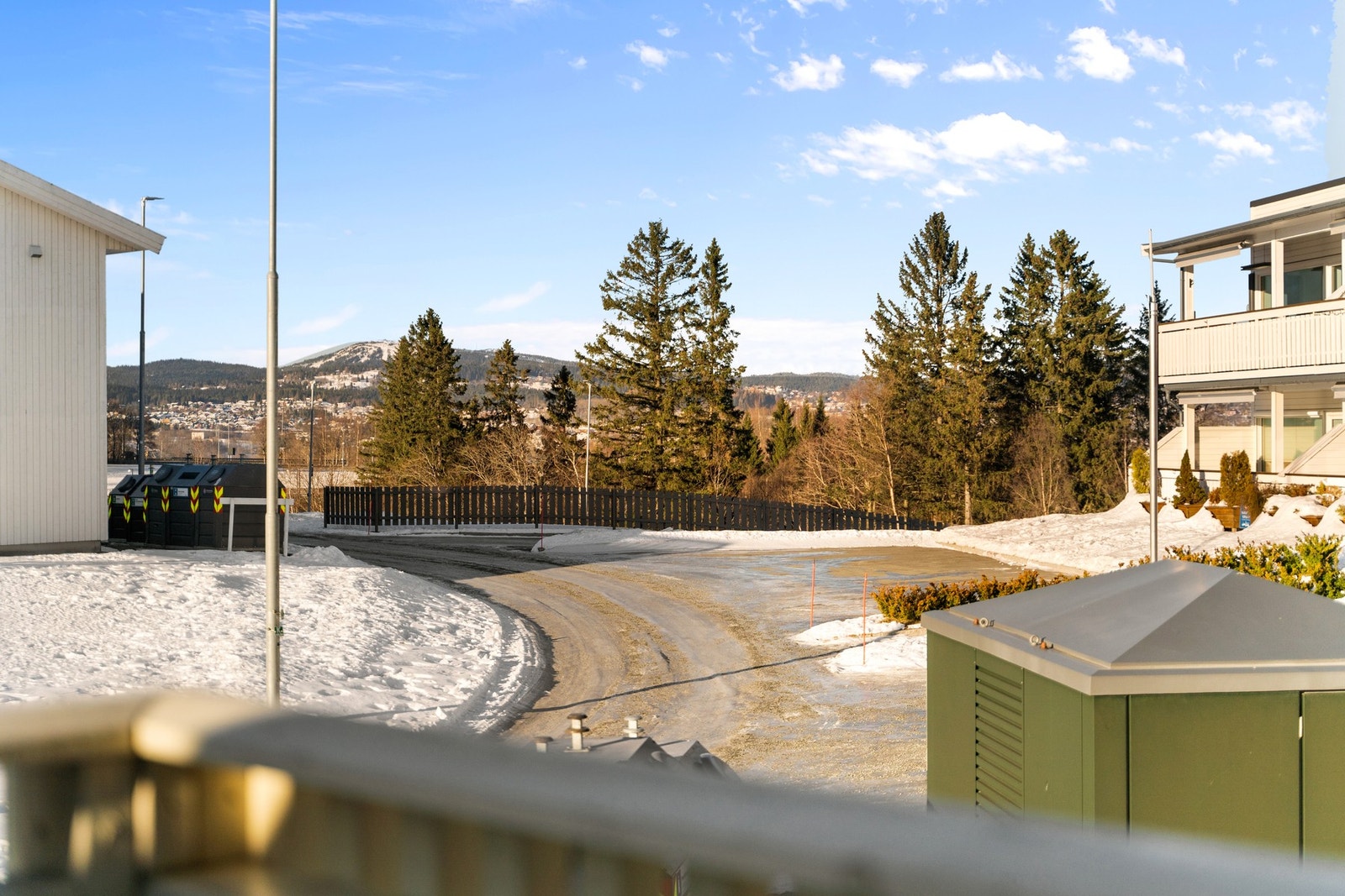 Man kan nyte nydelig utsikt fra balkongen. Galleribilde