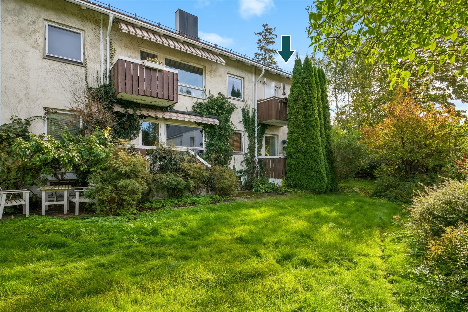 Leiligheten ligger fint til i byggets andre etasje på enden. Galleribilde