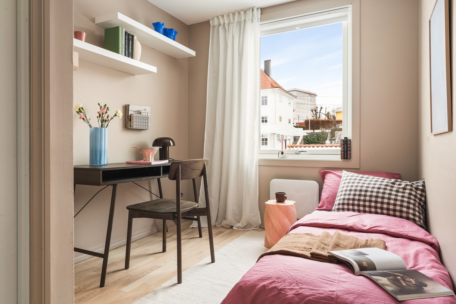 Det andre soverommet er 7,4 kvm og egner seg godt som barnerom eller gjesterom. Galleribilde