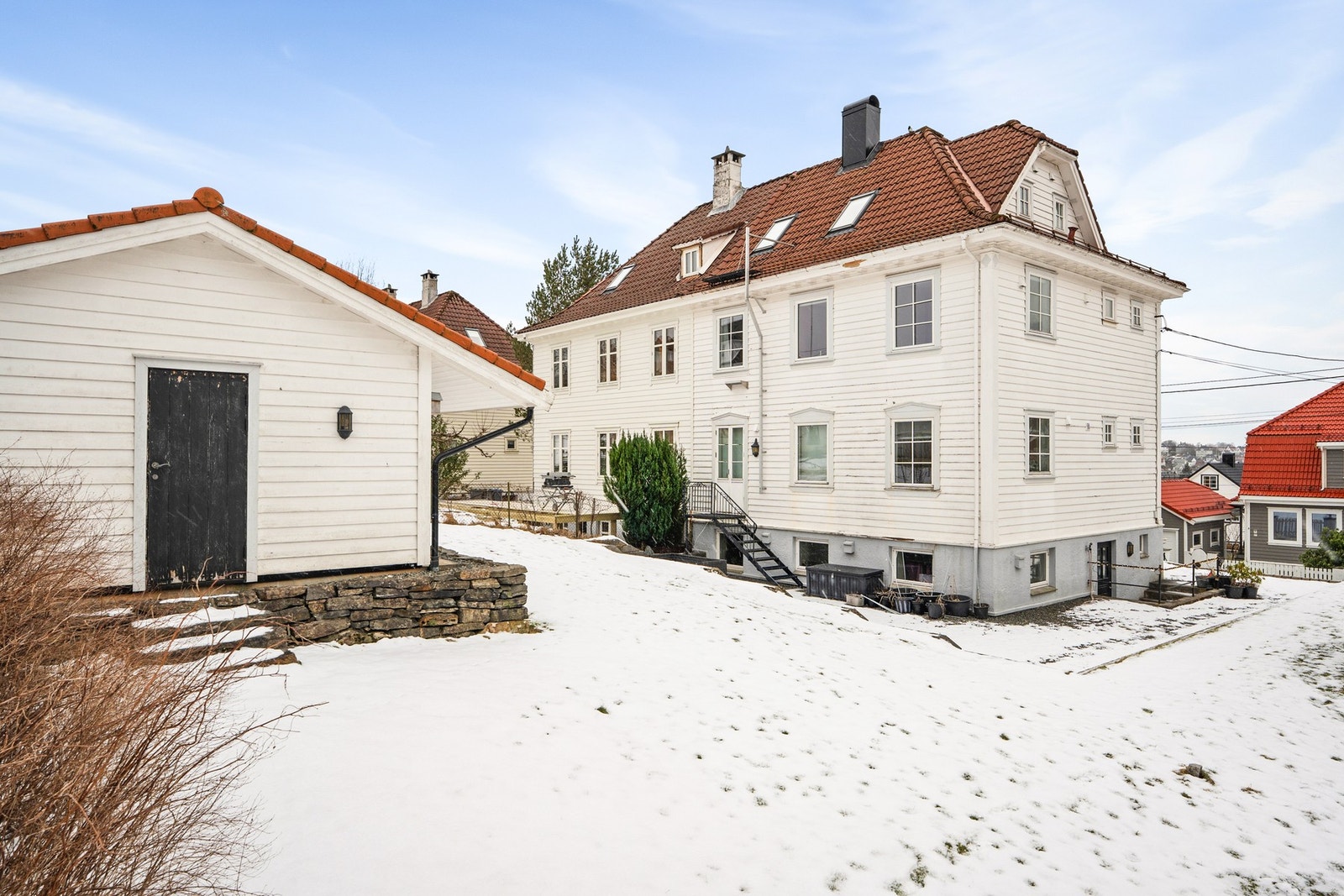 Sameiet har et felles bodbygg hvor hver seksjon har en bod. Galleribilde