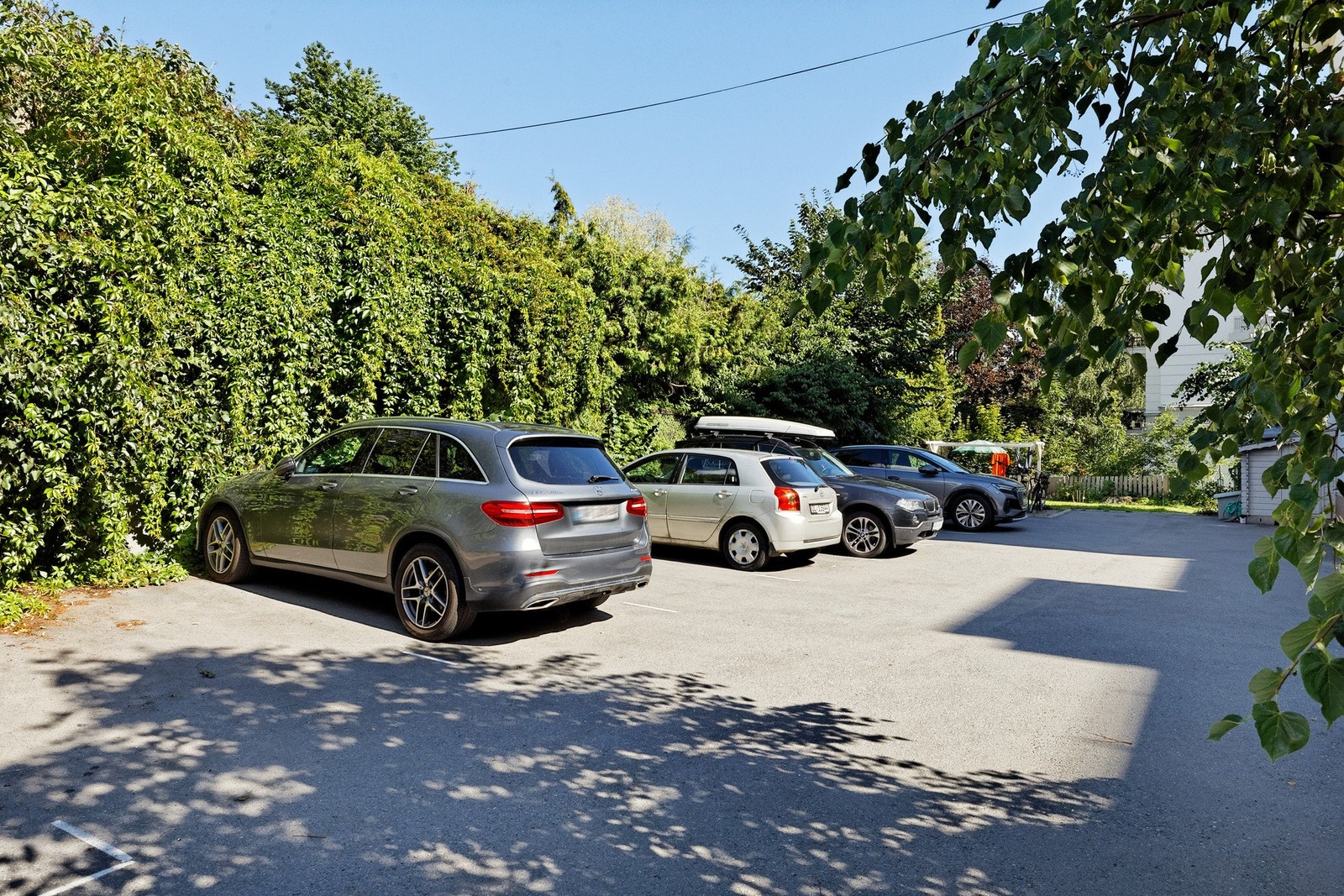 Borettslaget har flere parkeringsplasser som kan leies (venteliste). Det er montert lader til alle parkeringsplassene. (Arkivbilde) Galleribilde