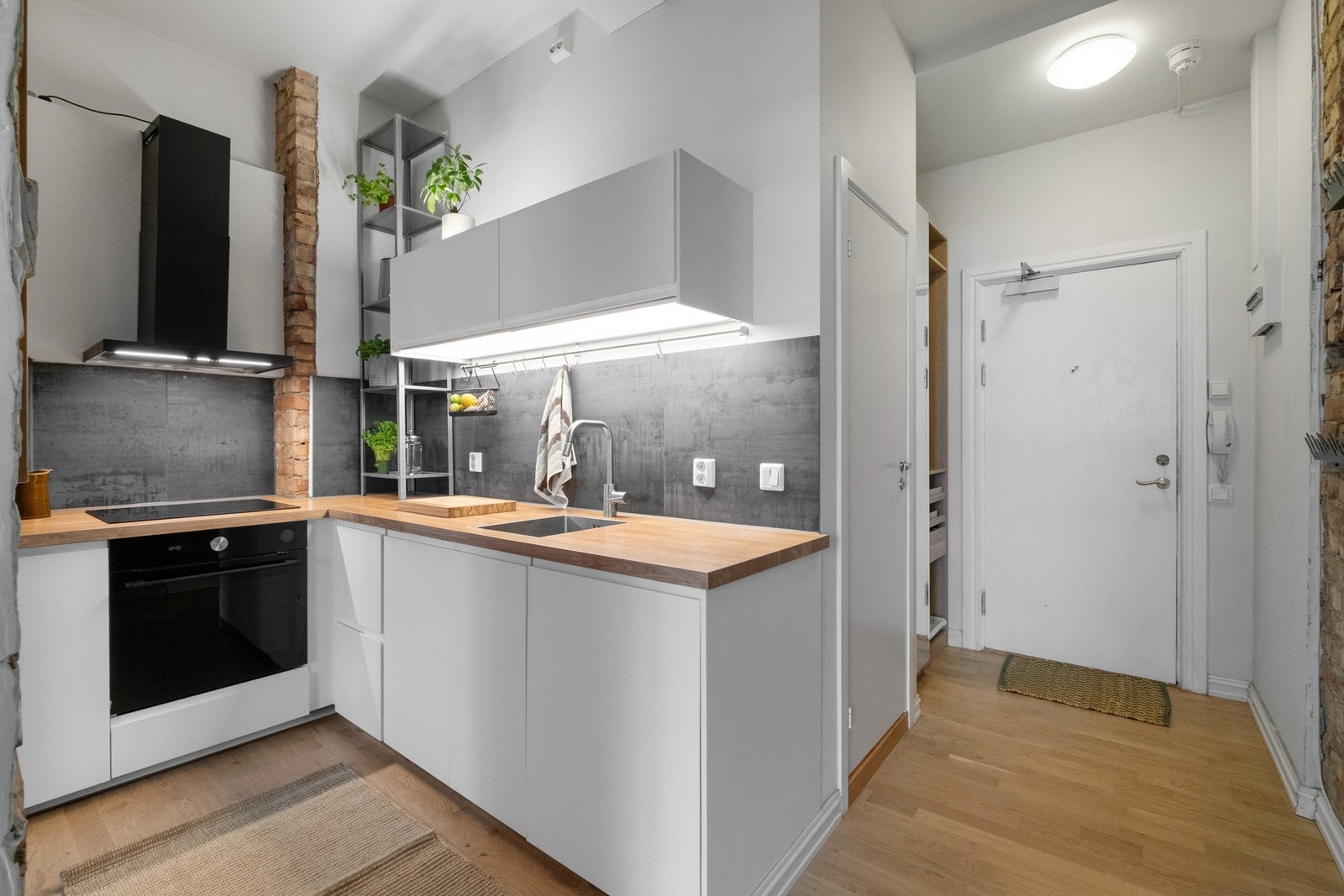 Kjøkkenet har god arbeidsplass og gode muligheter for oppbevaring. Galleribilde