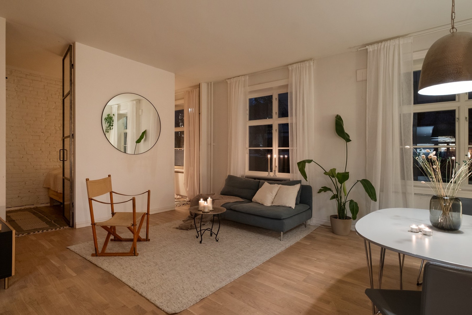 Om kvelden endrer boligen karakter, i takt med skiftende utvendige lysforhold. Galleribilde