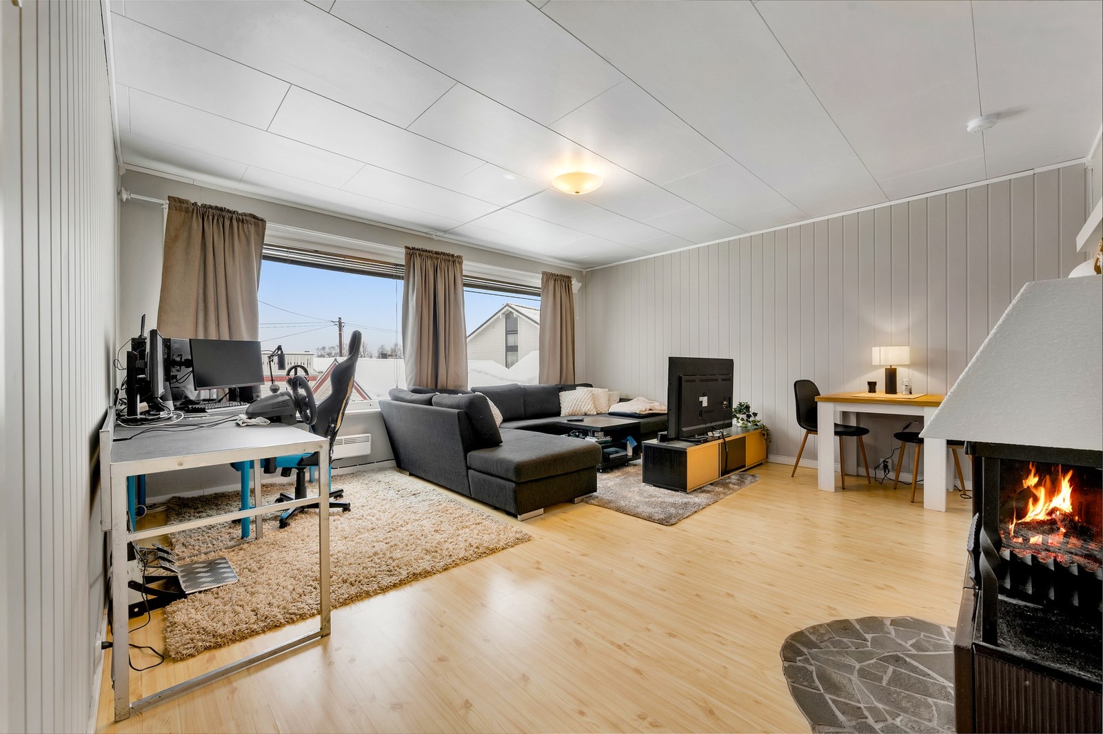 - Romslig stue i utleiedel som idag er utleid for kr 8.000,- pr mnd. Galleribilde