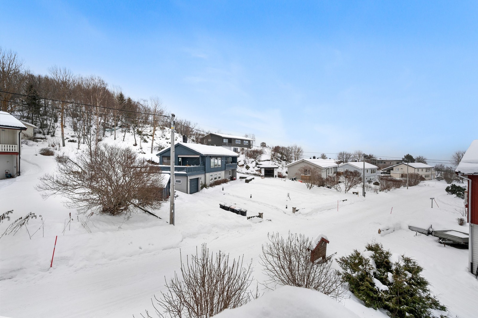 - Kort vei til det meste som skole, Barnehager, dagligvarehandel og fine turmuligheter. Galleribilde