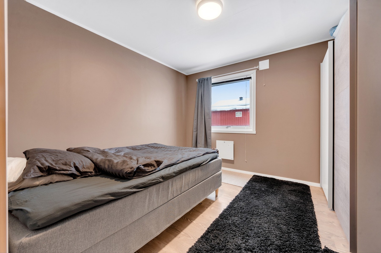 - Pent soverom malt i behagelige farger. Galleribilde