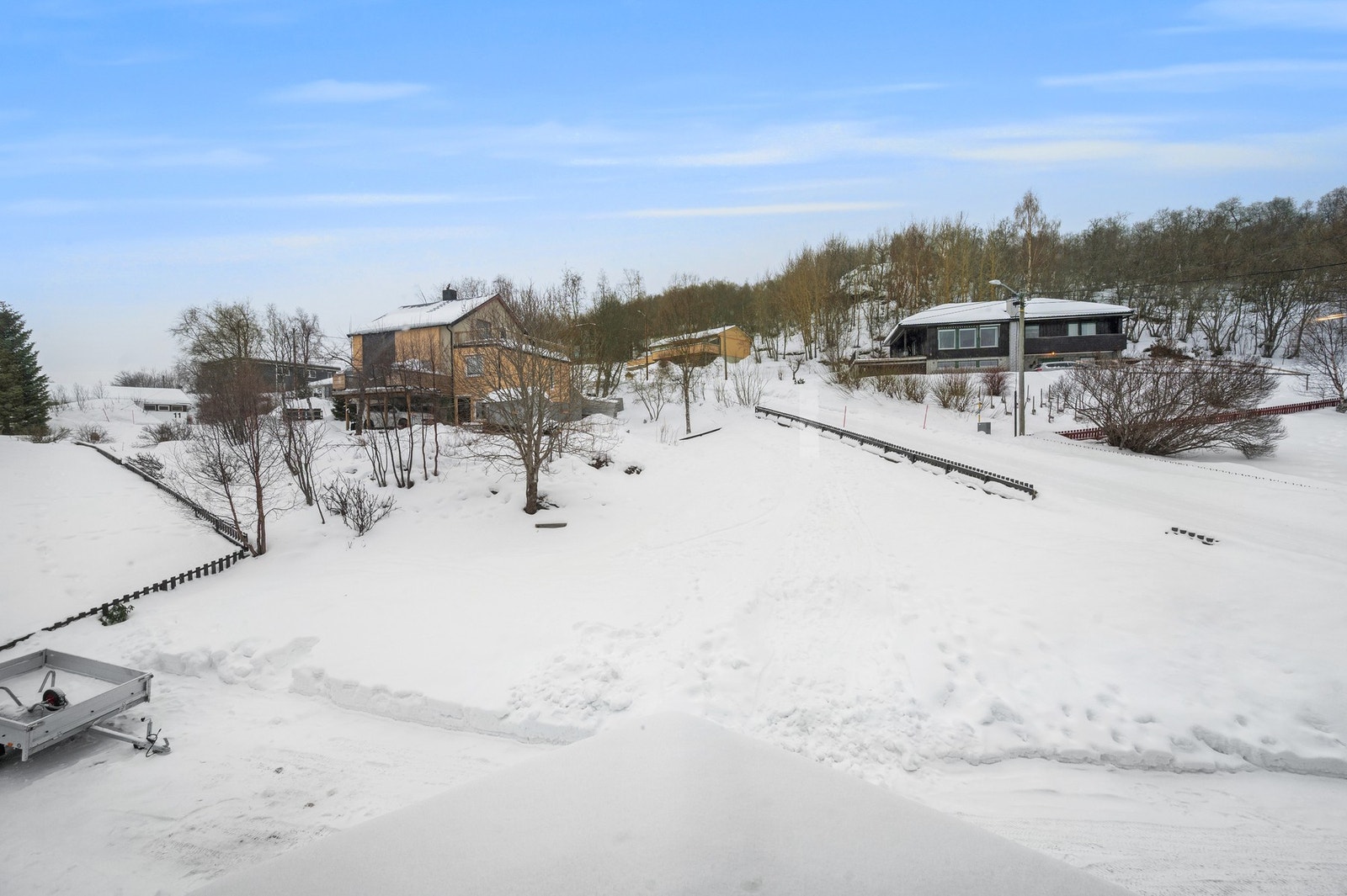- Like bak boligen finner du stien opp til Gangsåstoppen som gir deg magisk utsikt over byen vår. Galleribilde