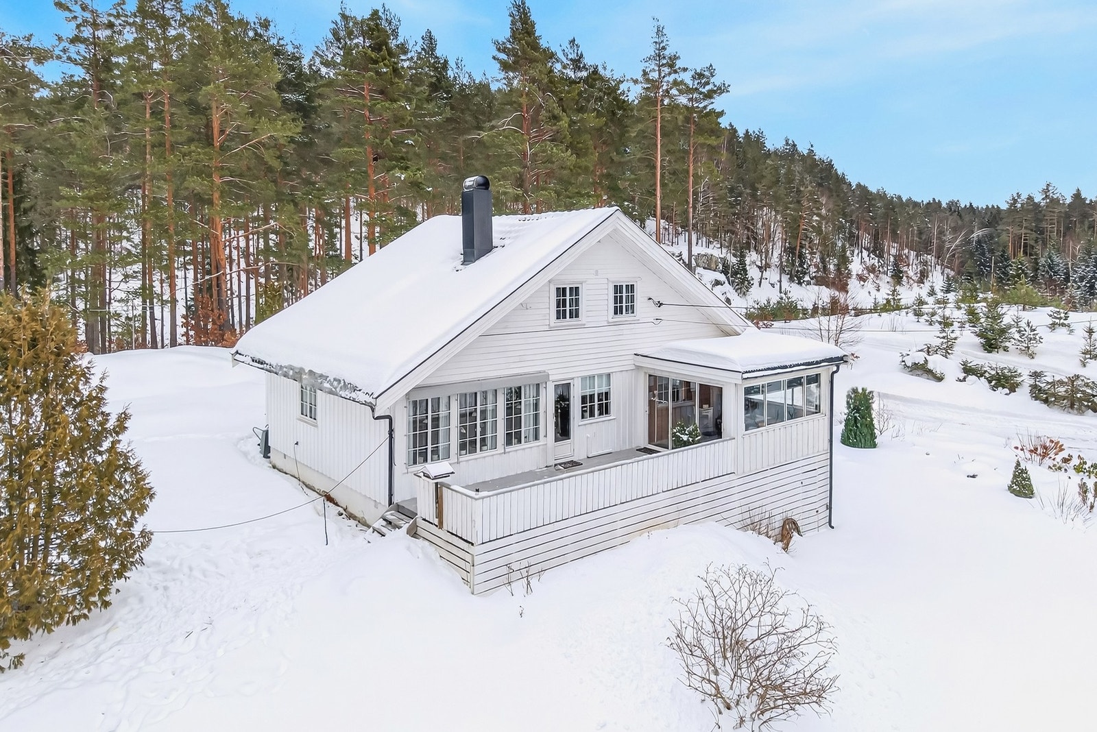 Enebolig med stor og solrik tomt. Galleribilde