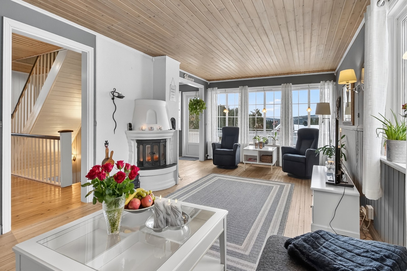 Stua er koselig med flere innredningsmuligheter. Galleribilde