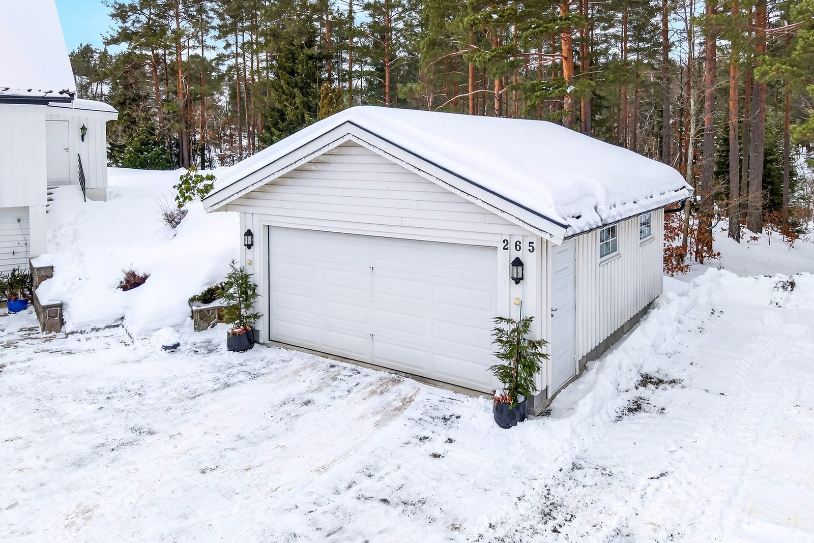 Garasje oppført i 2016. Galleribilde