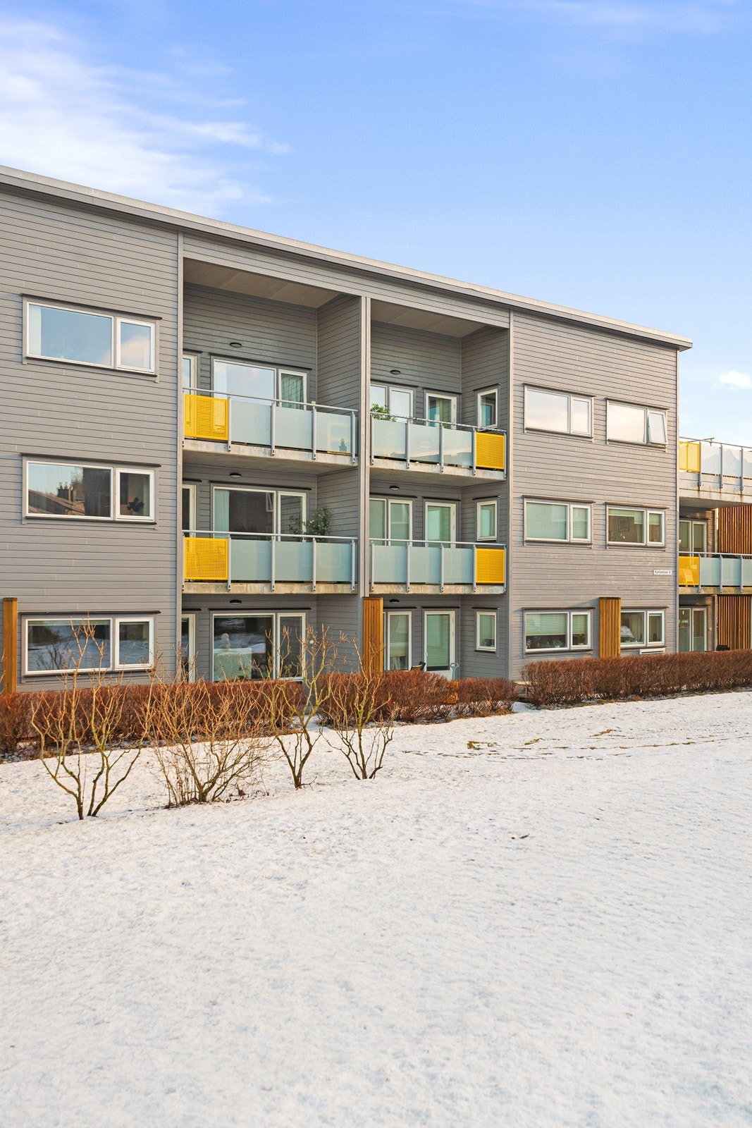 Kjempeholen har et attraktiv beliggenhet med fine turområder i nærheten Galleribilde