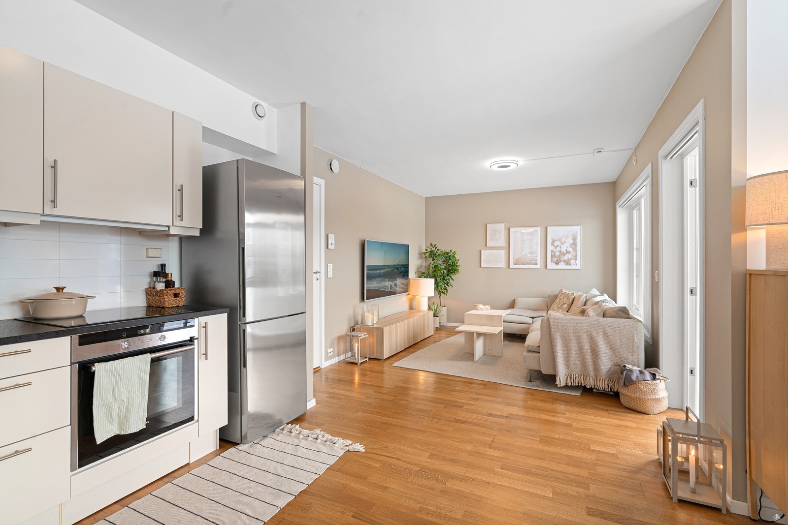 Leiligheten holder en gjennomgående god standard hvor en kan flytte rett inn Galleribilde