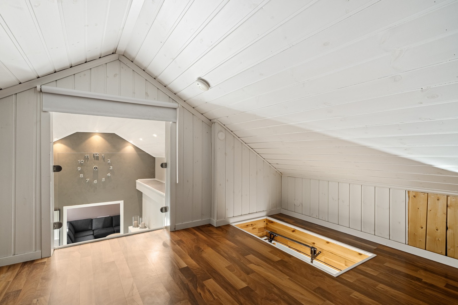 Hemsen opp fra gangen er av god størrelse - perfekt for barna eller hjemmekontor. Galleribilde