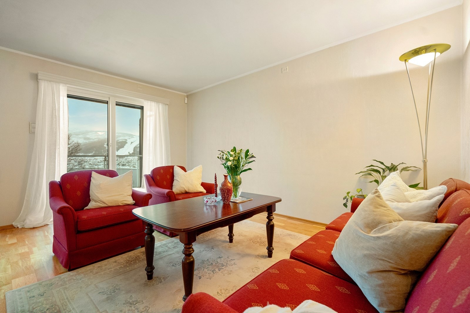 Fra stue er det adkomst til balkong. Galleribilde