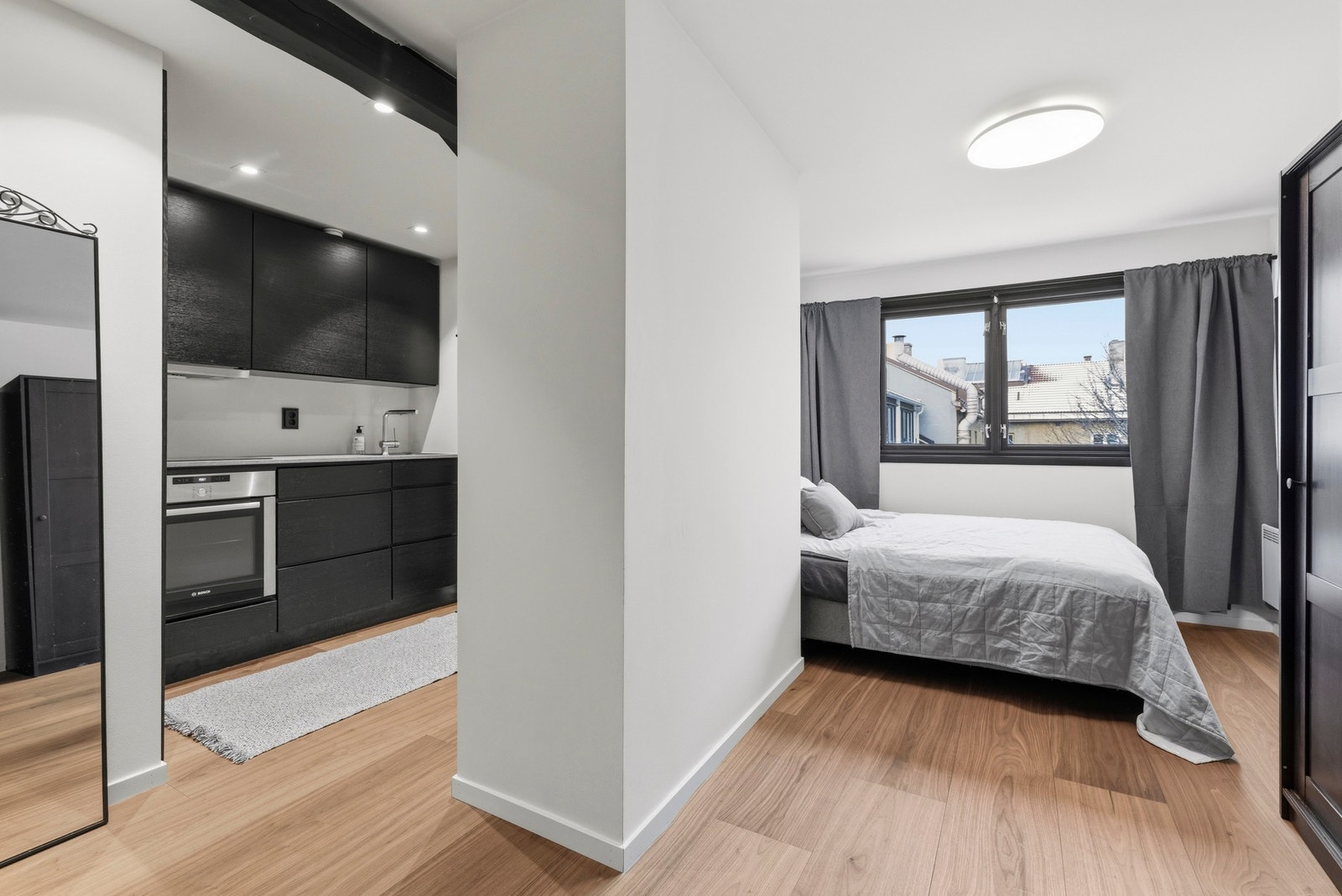 Denne delen gir både selvstendighet og funksjonalitet, og øker leilighetens bruksverdi betydelig. Galleribilde