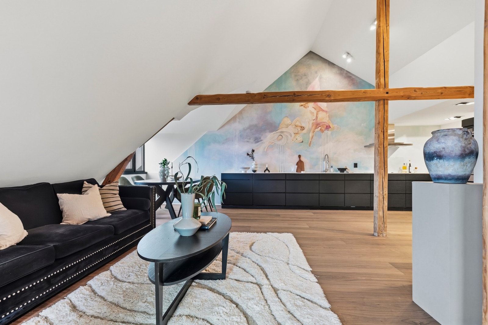 Tydom-appen fra Delta Dore er en sentral løsning for å styre lys og oppvarming direkte fra smarttelefon eller nettbrett. Appen gir deg kontroll både når du er hjemme og når du er bortreist. Galleribilde