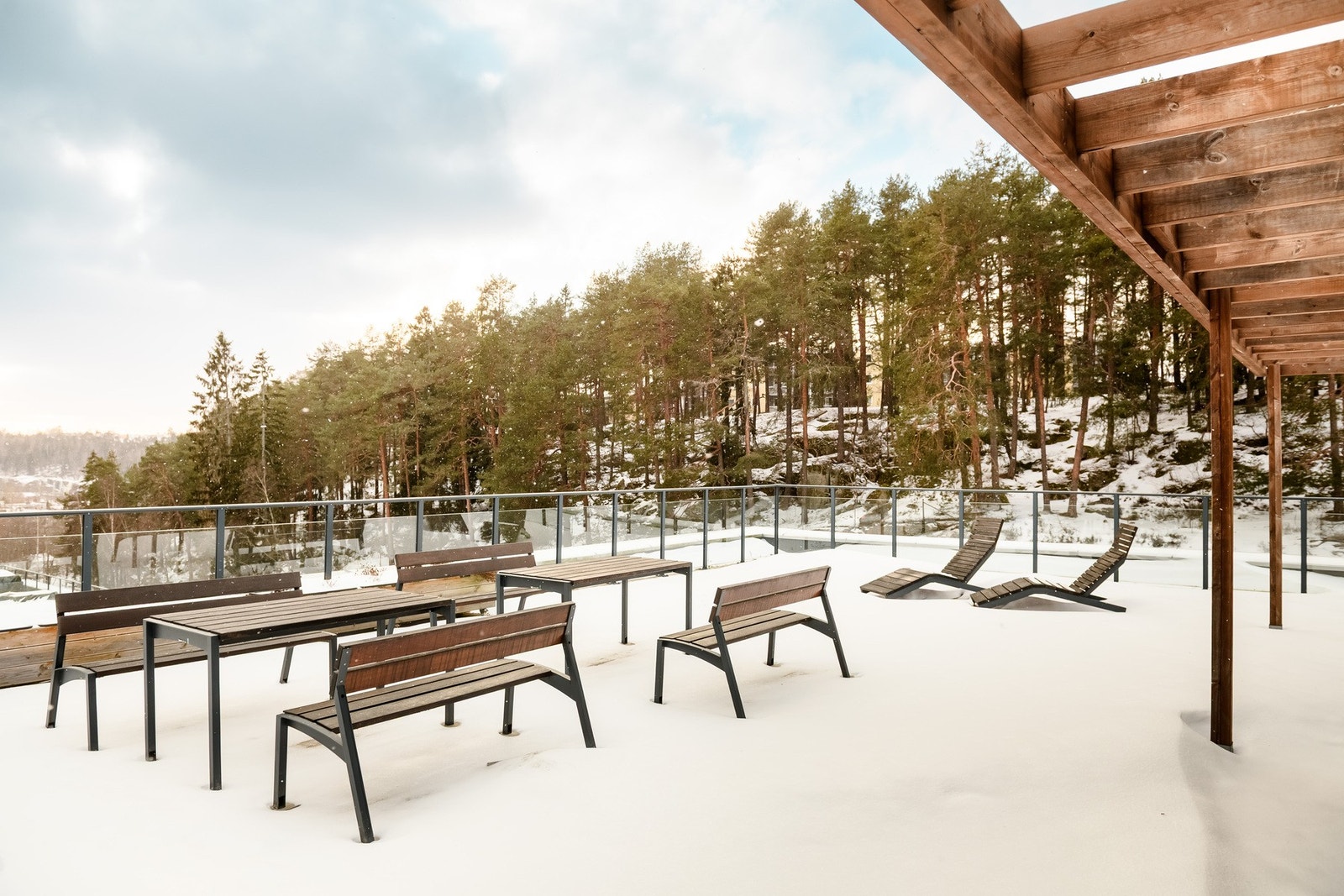 Fellesarealene rundt bygget byr på hyggelige møteplasser og trygge lekeområder. Galleribilde