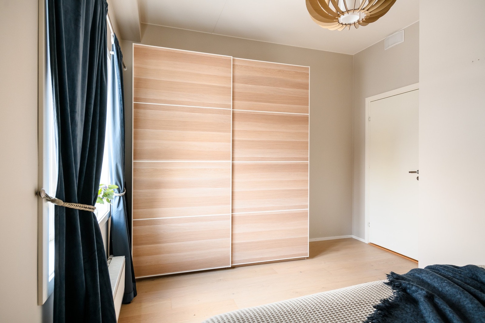 Her er det god plass til garderobeløsninger. Galleribilde