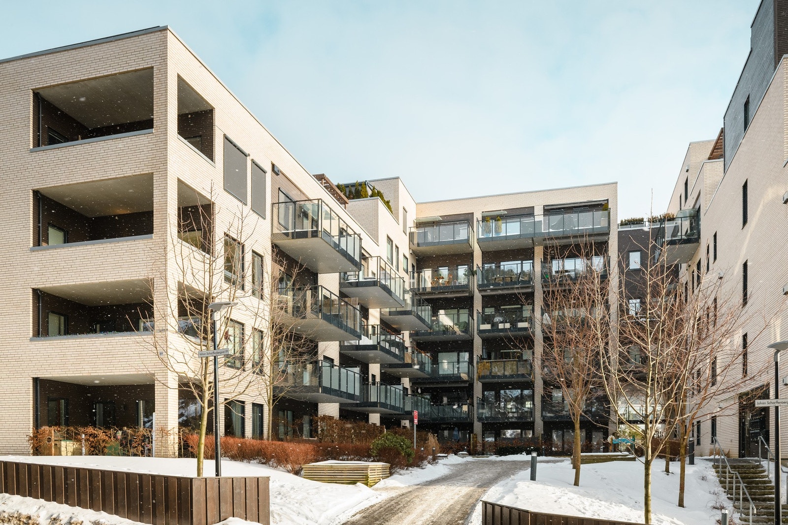 Bygget kombinerer moderne fasiliteter med kort vei til både Østmarka, T-banen og et bredt utvalg hverdagsfunksjoner. Galleribilde